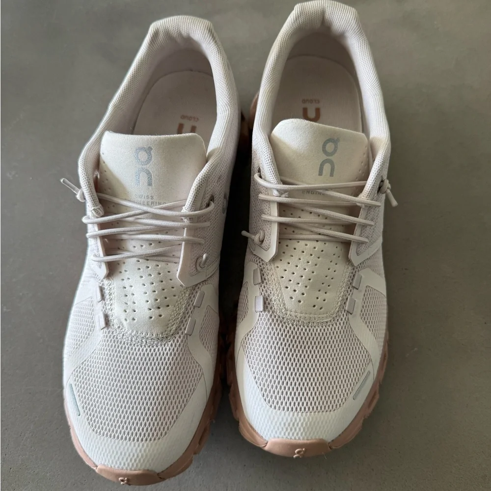 On Cloud 5 Trainers in Sand and Rosebrown - Picture 3 of 6